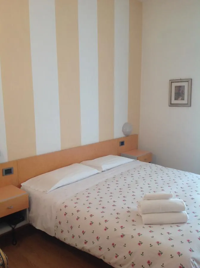 Hotel Eden Bardolino 2*,  Italy